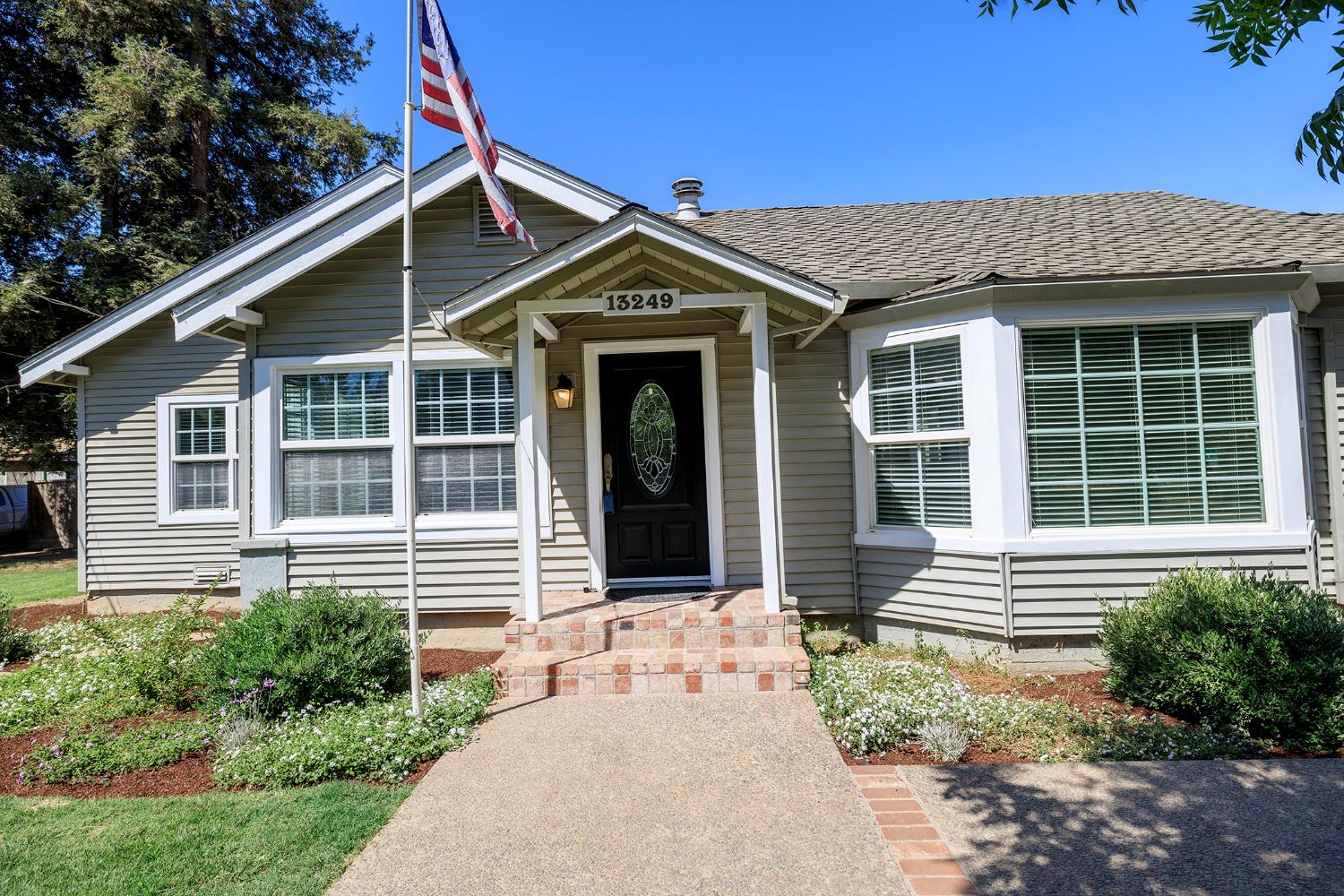 13249 Lake Rd, Hickman, CA 95323