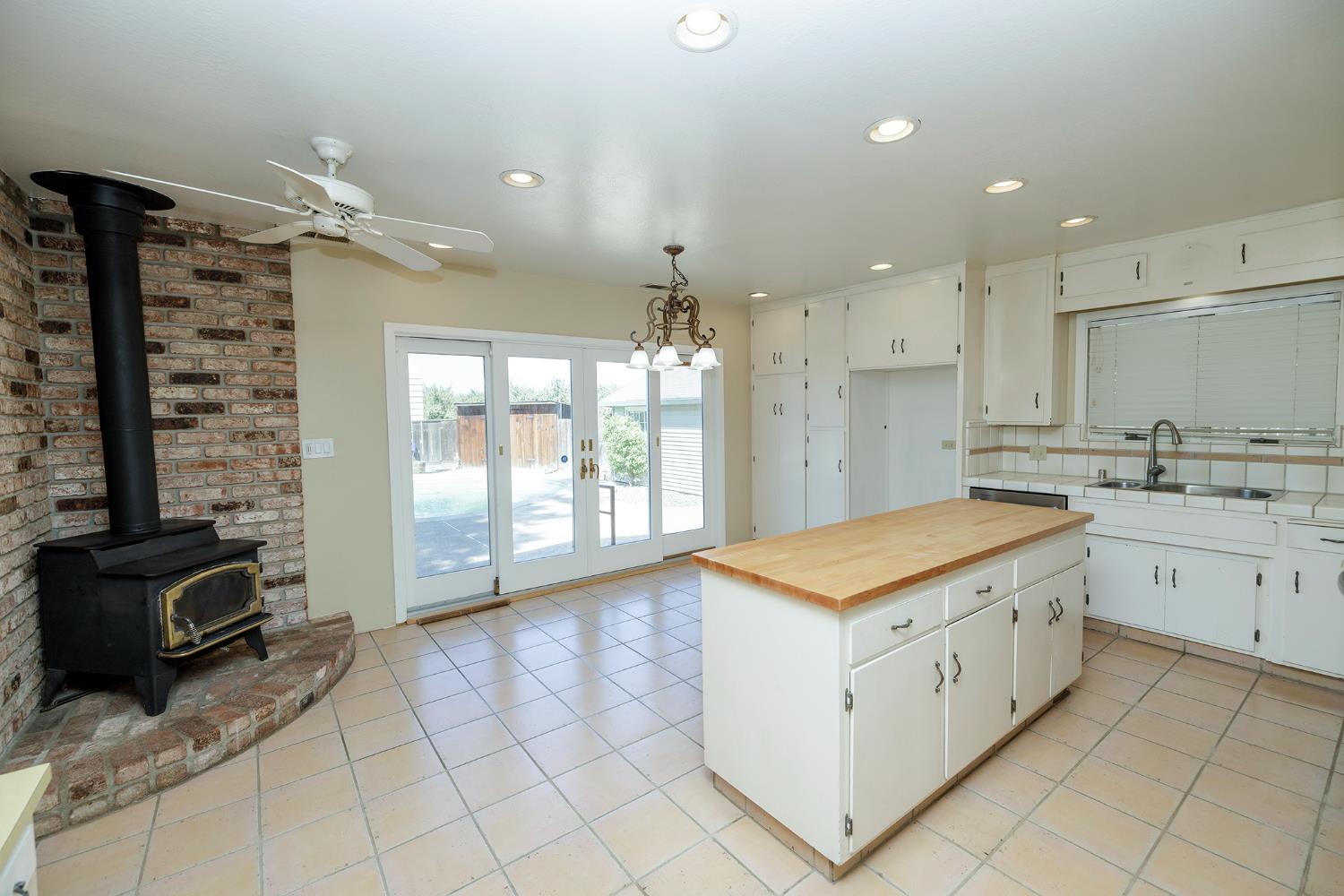 13249 Lake Rd, Hickman, CA 95323