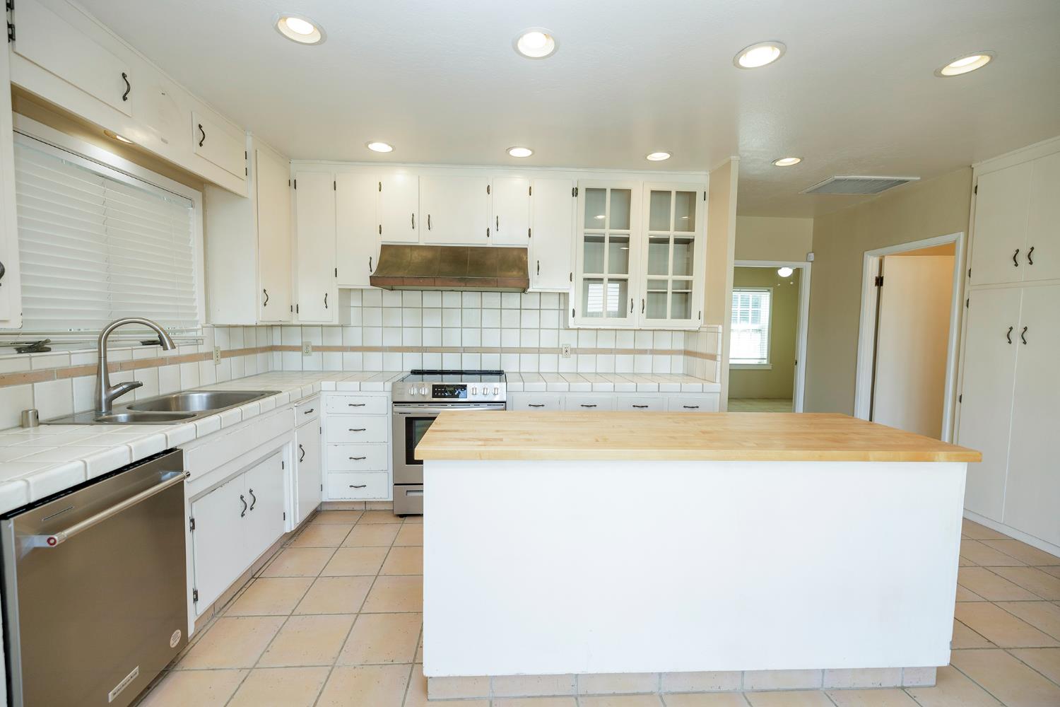 13249 Lake Rd, Hickman, CA 95323