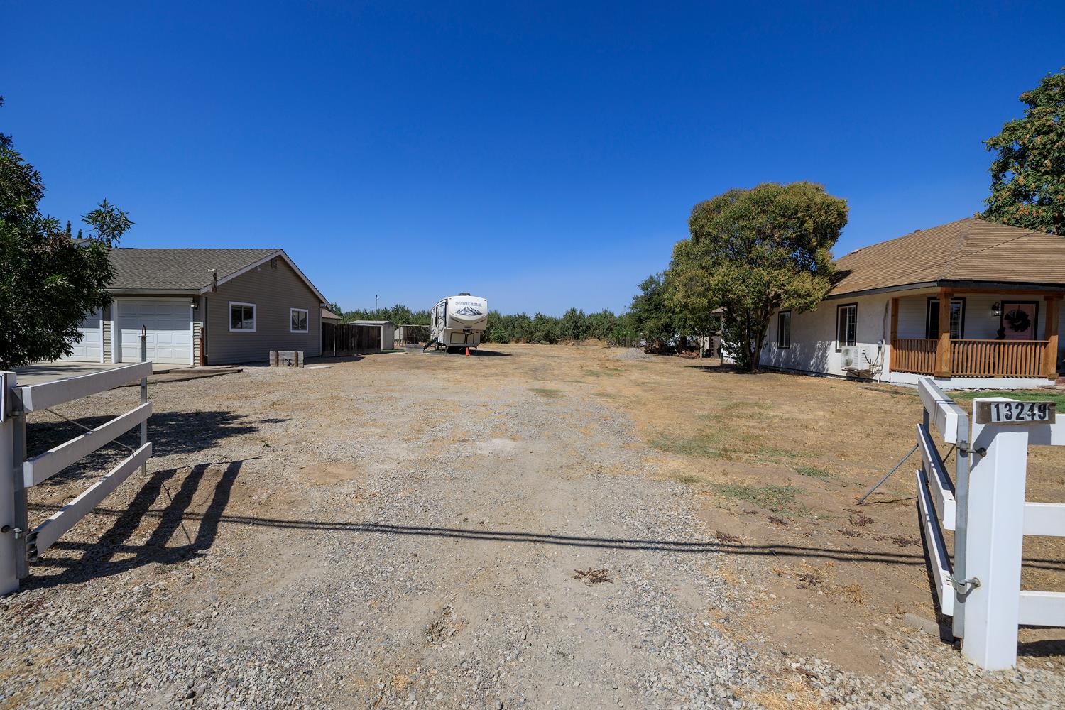 13249 Lake Rd, Hickman, CA 95323