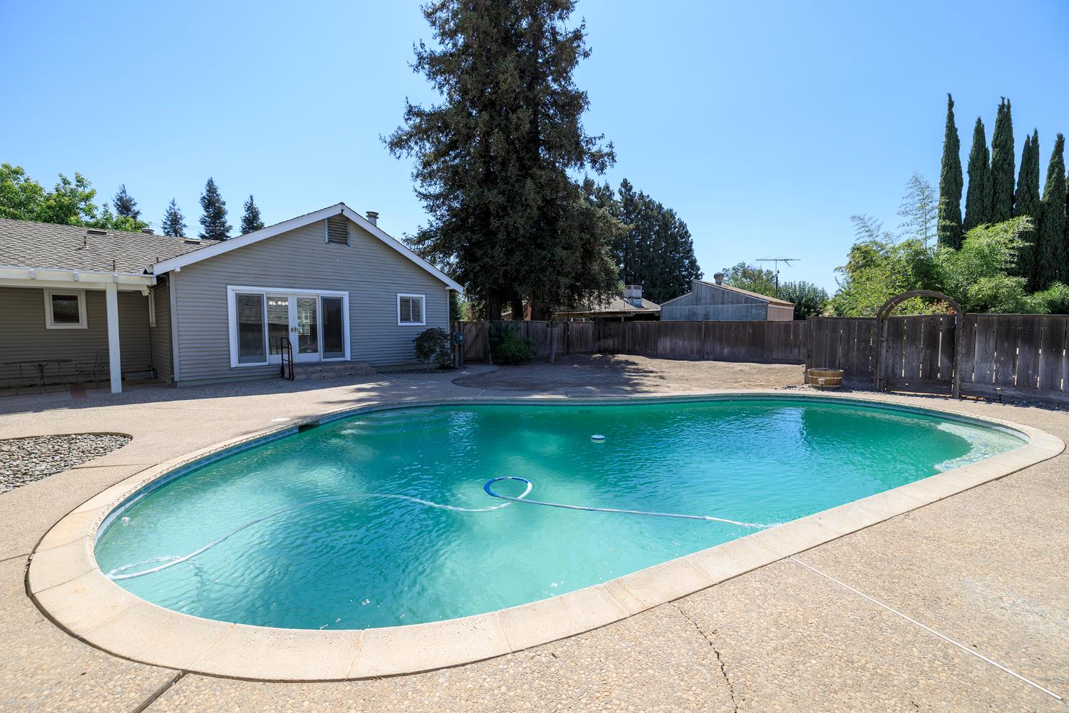 13249 Lake Rd, Hickman, CA 95323