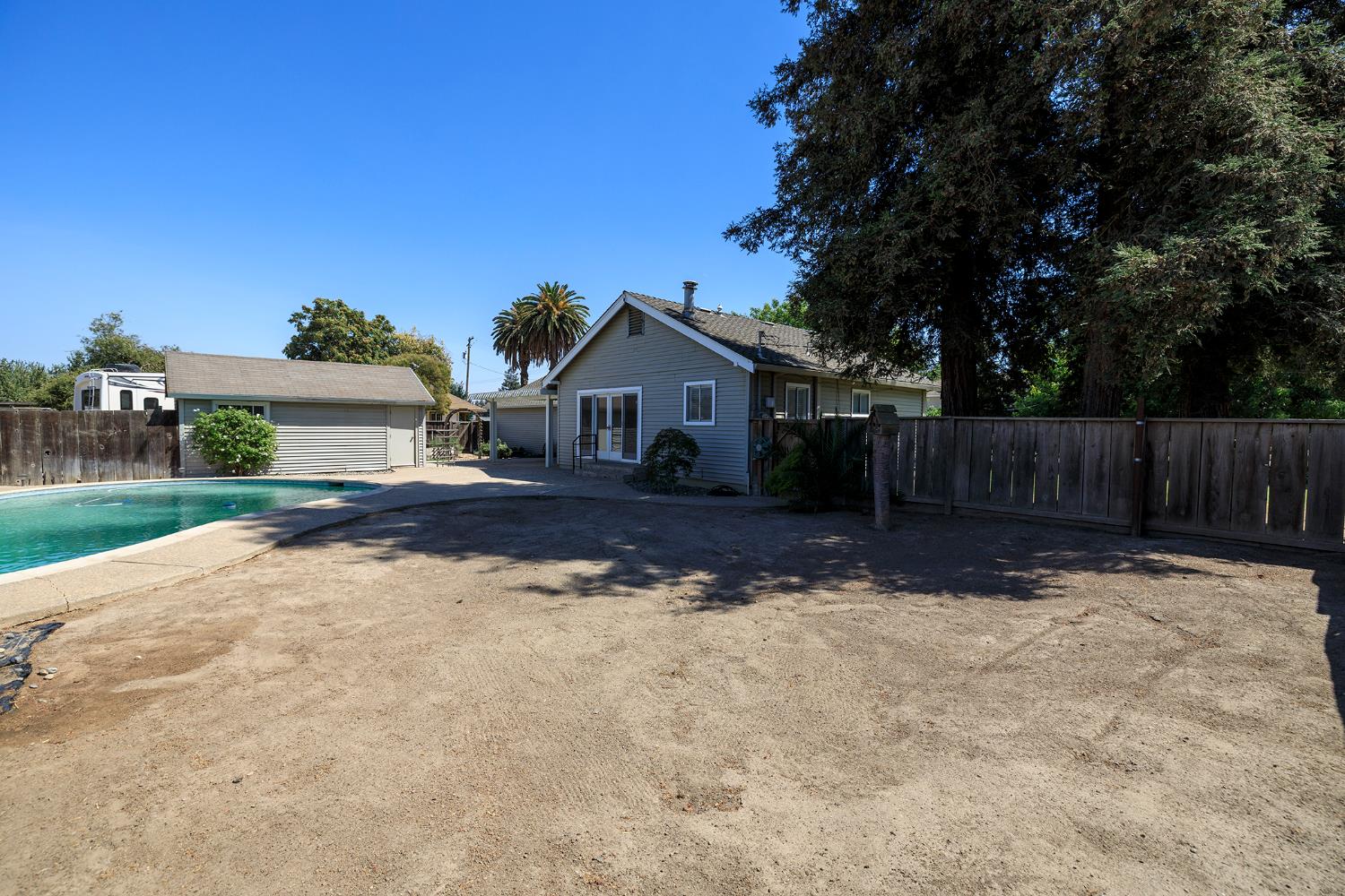 13249 Lake Rd, Hickman, CA 95323