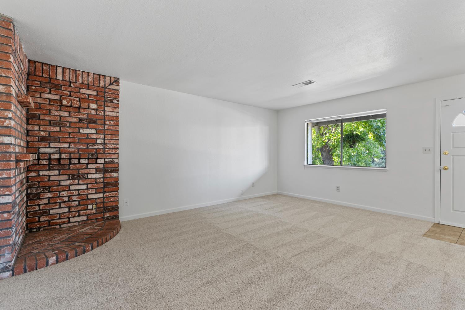 1601 W J St, Oakdale, CA 95361