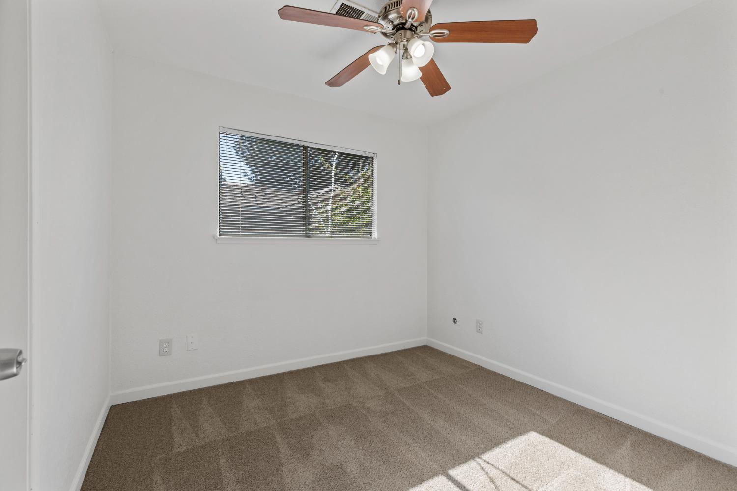 1601 W J St, Oakdale, CA 95361