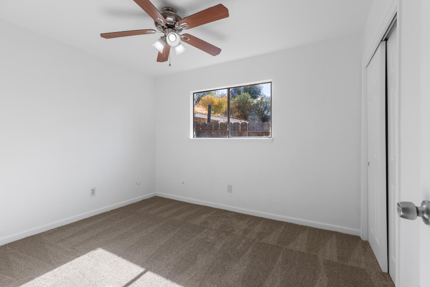 1601 W J St, Oakdale, CA 95361