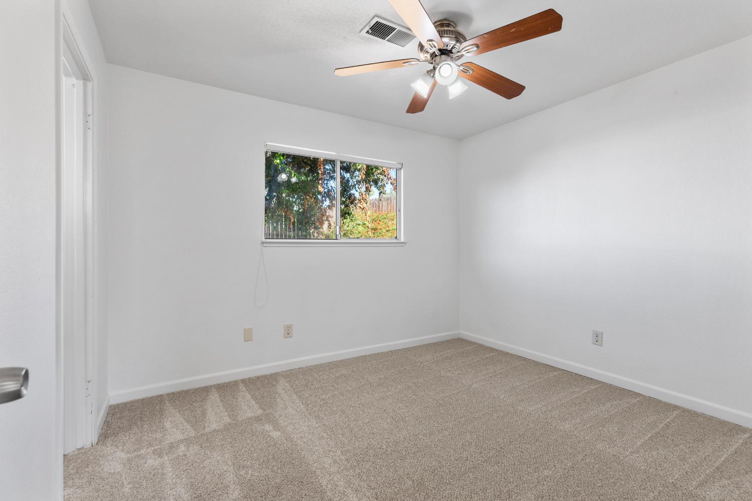 1601 W J St, Oakdale, CA 95361