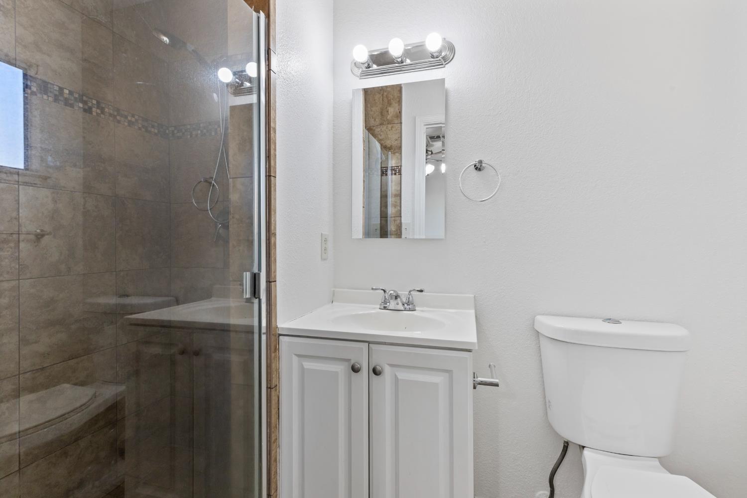 1601 W J St, Oakdale, CA 95361