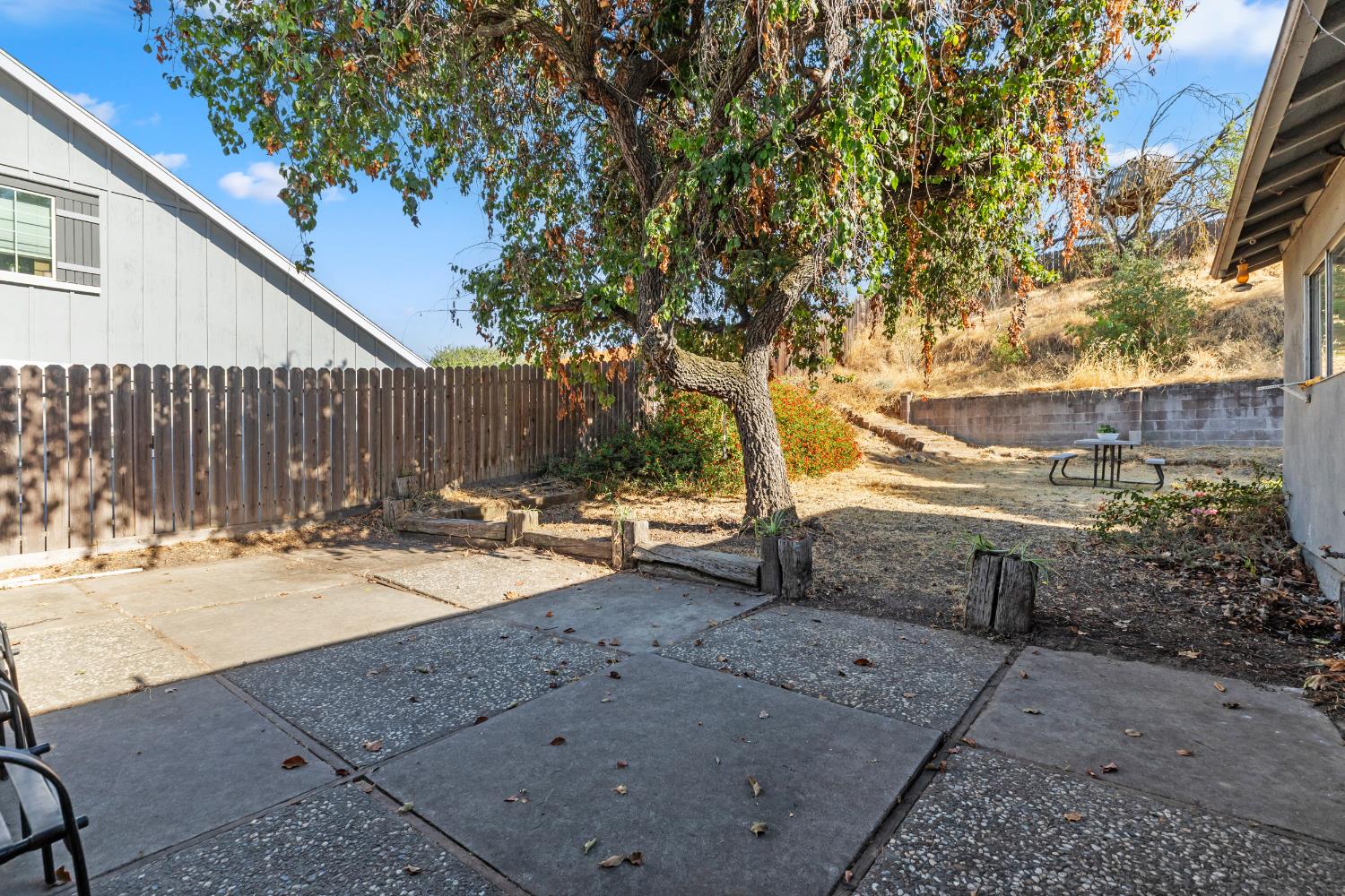 1601 W J St, Oakdale, CA 95361