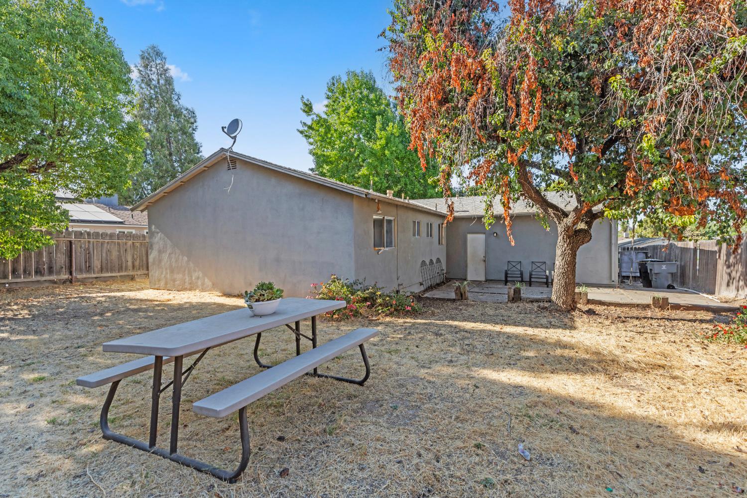 1601 W J St, Oakdale, CA 95361