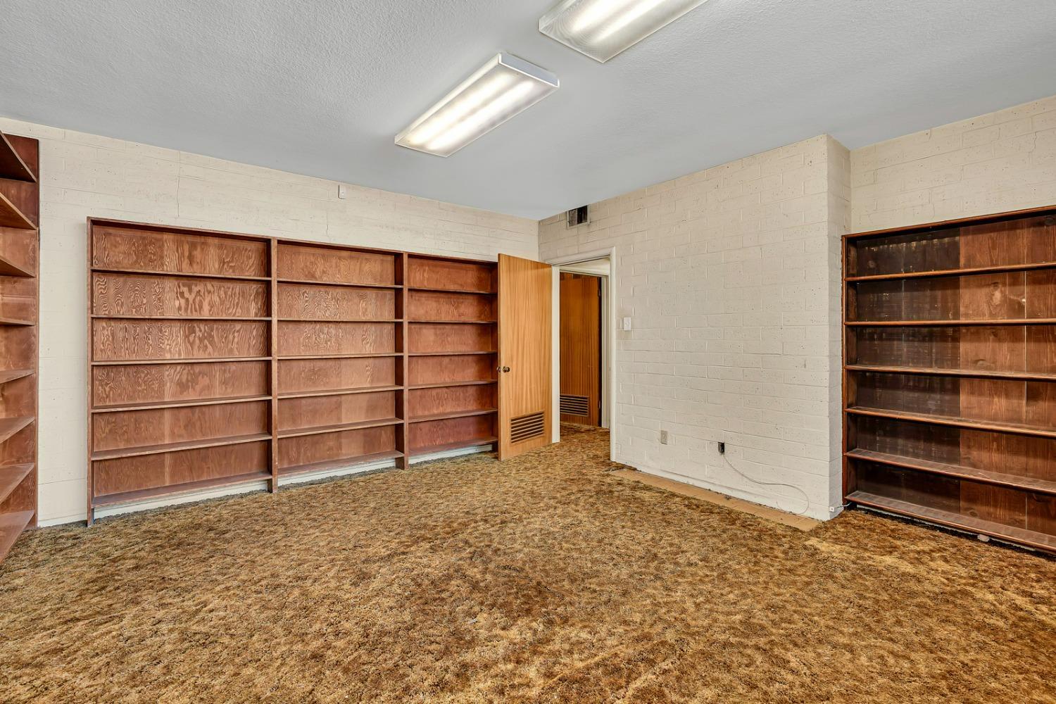 1820 Marguerite St, Dos Palos, CA 93620