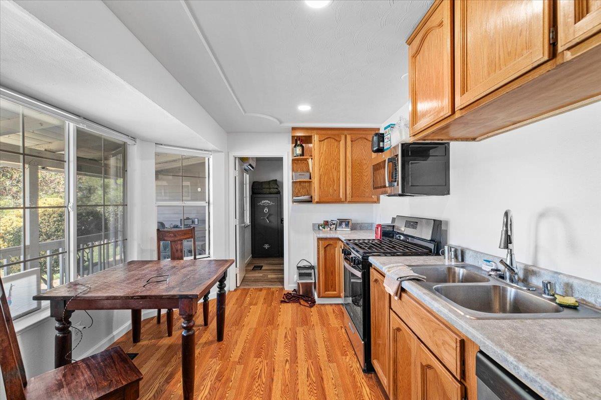 25832 Magnolia Rd, Escalon, CA 95320