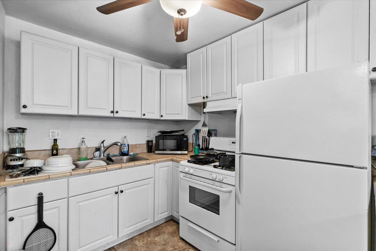 25832 Magnolia Rd, Escalon, CA 95320