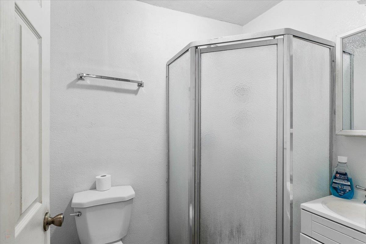 25832 Magnolia Rd, Escalon, CA 95320