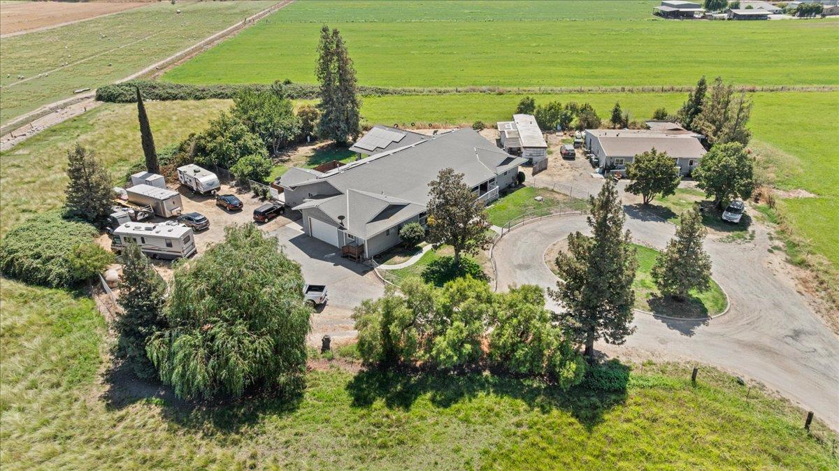 25832 Magnolia Rd, Escalon, CA 95320
