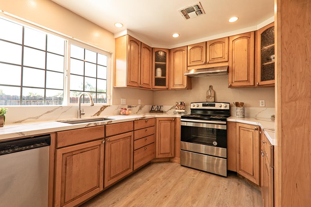 790 Hillsdale Dr, Turlock, CA 95382