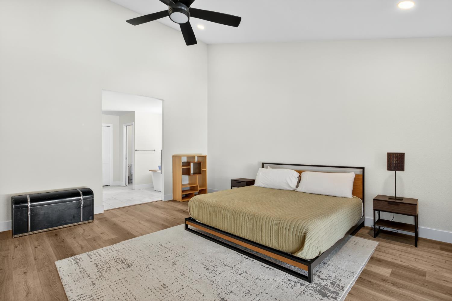 2325 Rio Verde Dr, Riverbank, CA 95367