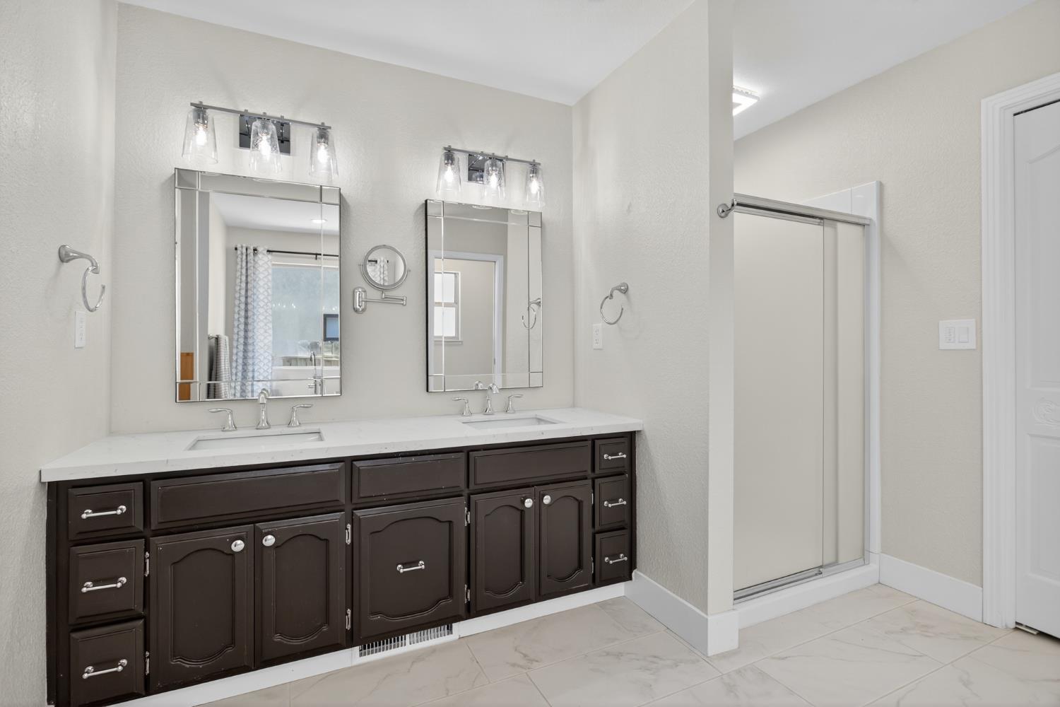 2325 Rio Verde Dr, Riverbank, CA 95367