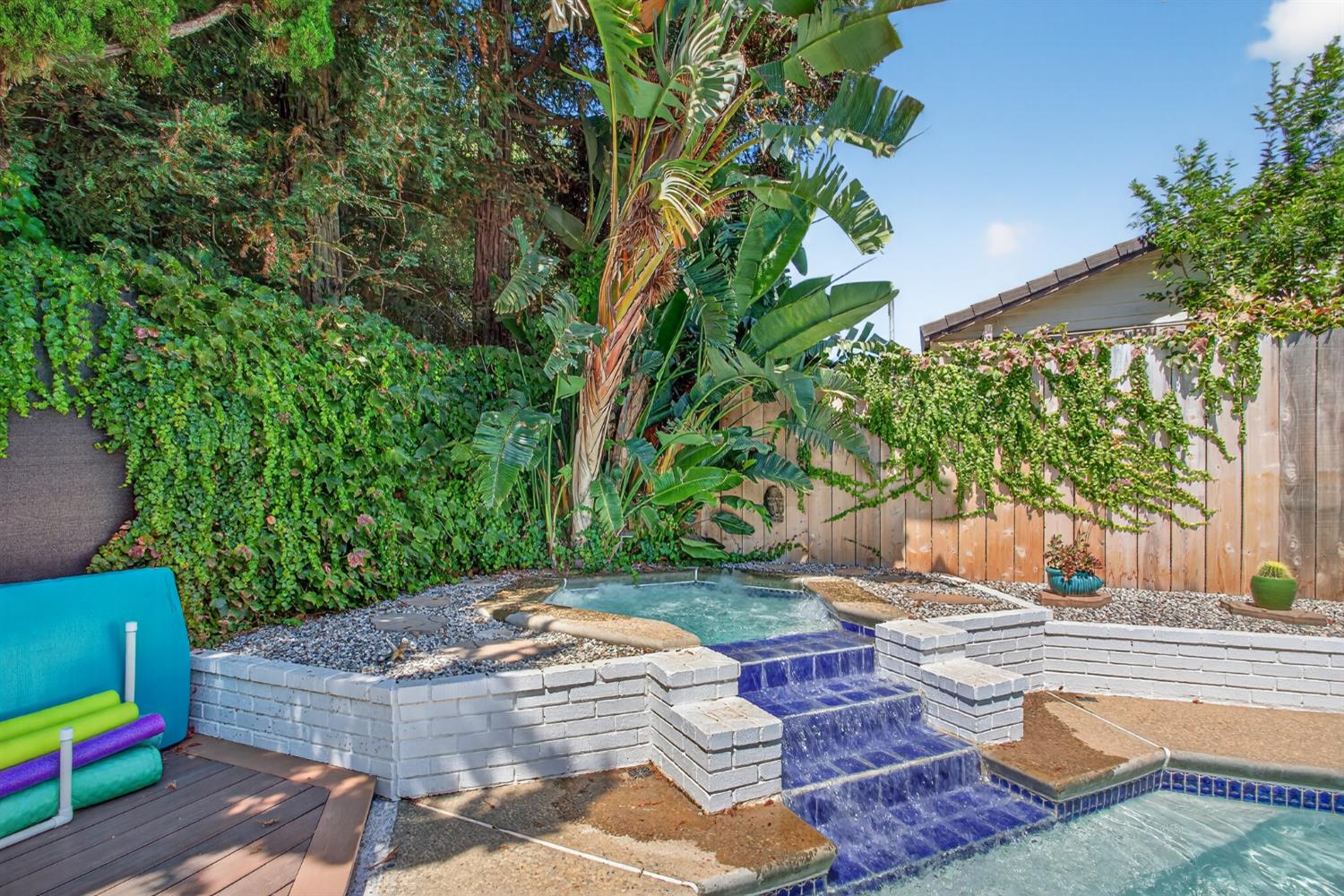 2325 Rio Verde Dr, Riverbank, CA 95367