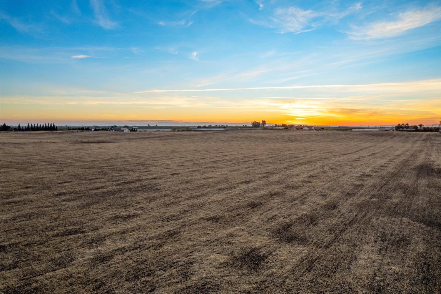 29356 Via Casalina Pkwy, Escalon, CA 95320