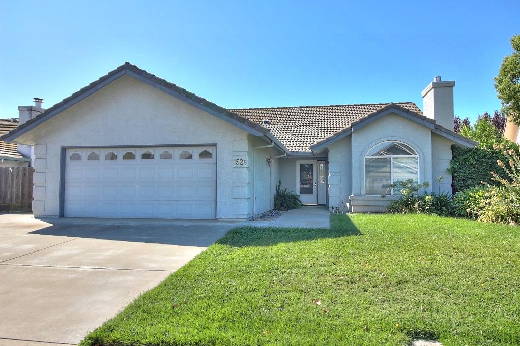 1526 Brookside Dr, Manteca, CA 95336