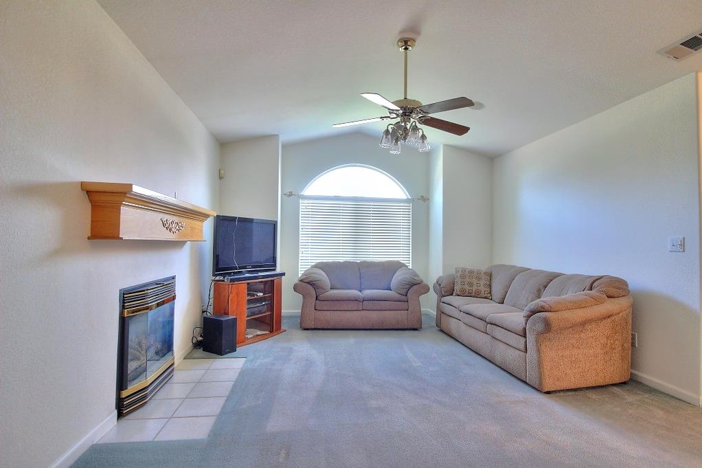 1526 Brookside Dr, Manteca, CA 95336