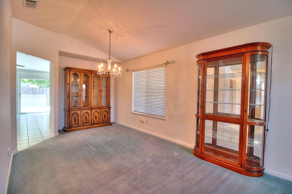 1526 Brookside Dr, Manteca, CA 95336