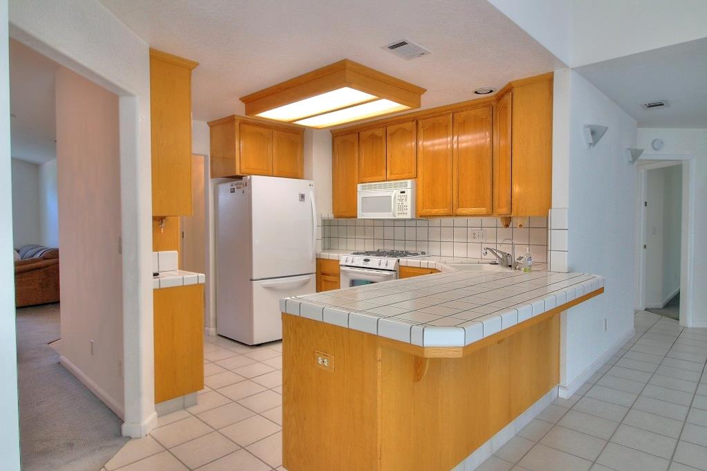 1526 Brookside Dr, Manteca, CA 95336