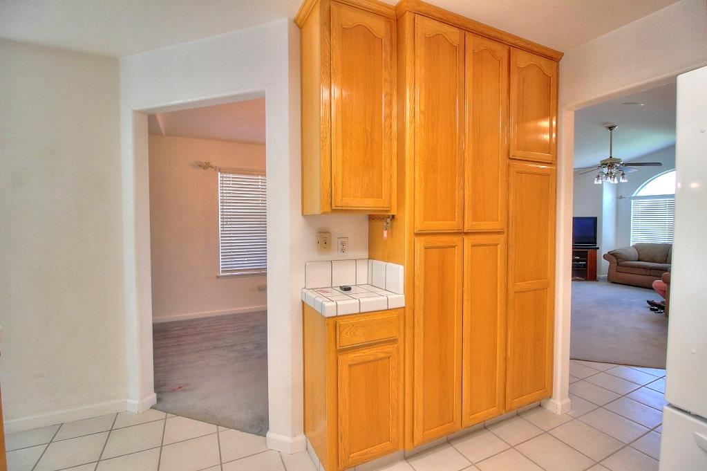 1526 Brookside Dr, Manteca, CA 95336