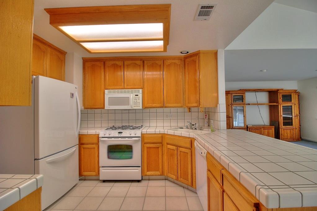 1526 Brookside Dr, Manteca, CA 95336