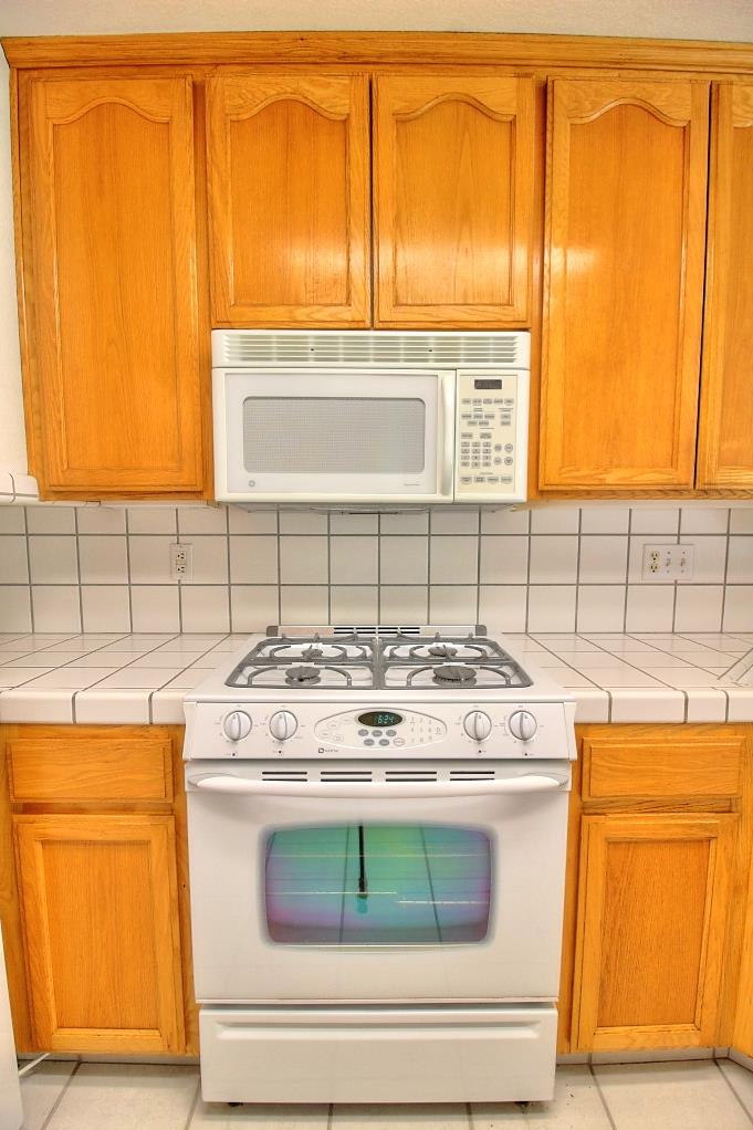 1526 Brookside Dr, Manteca, CA 95336