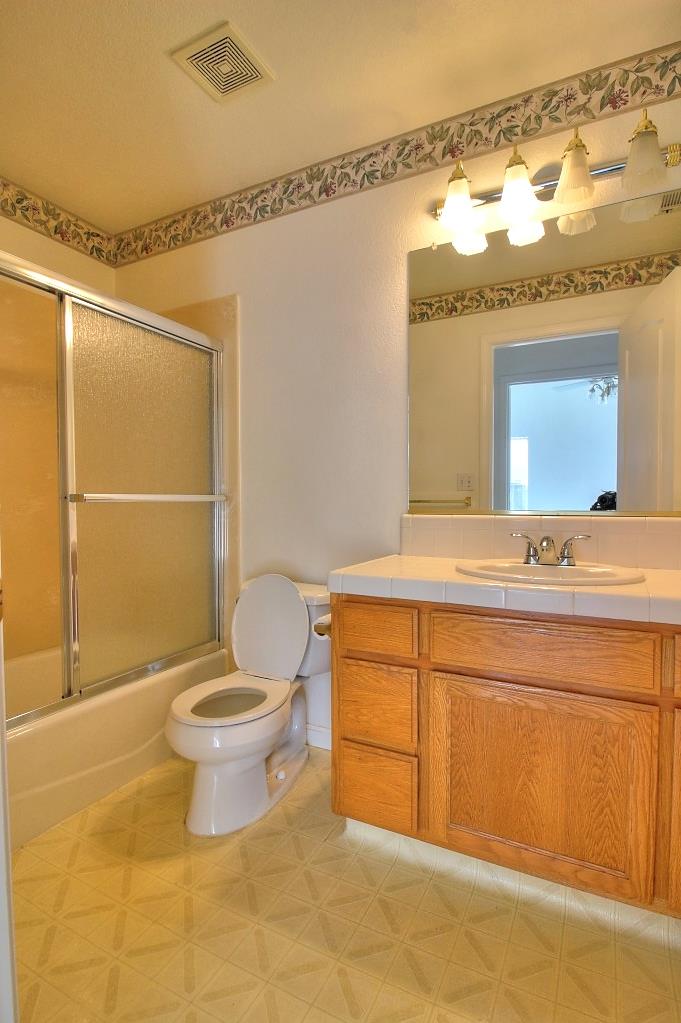 1526 Brookside Dr, Manteca, CA 95336