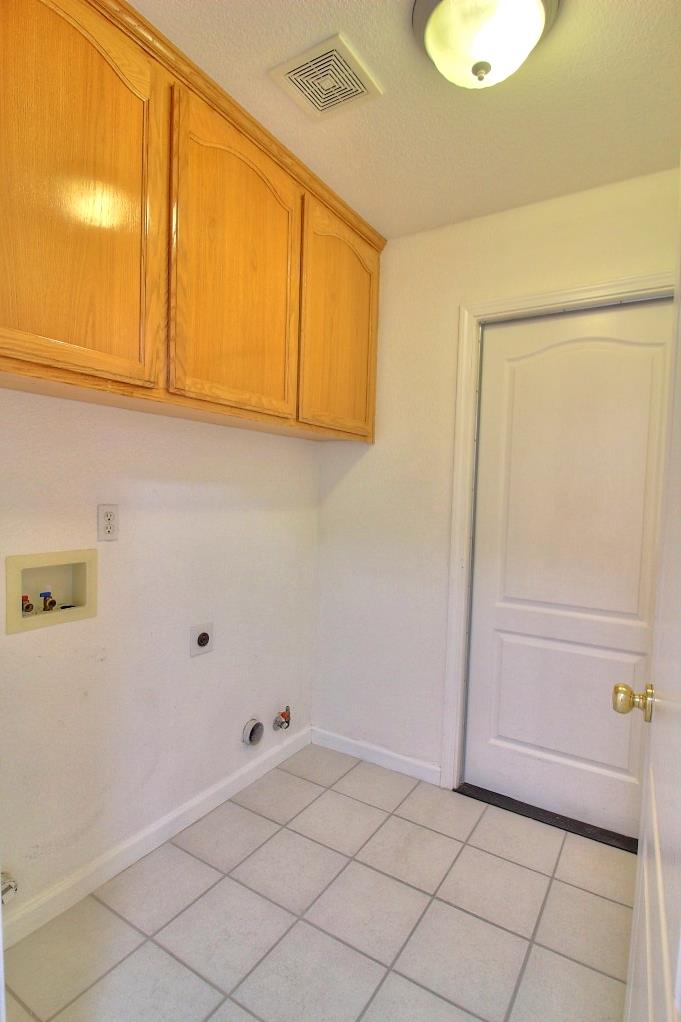 1526 Brookside Dr, Manteca, CA 95336