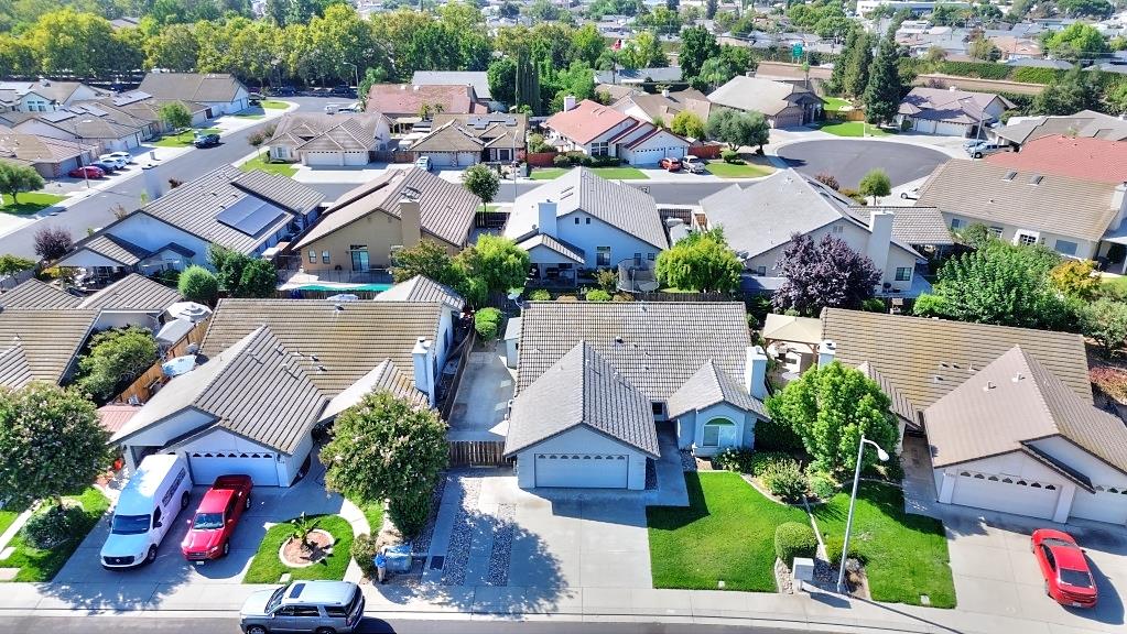 1526 Brookside Dr, Manteca, CA 95336