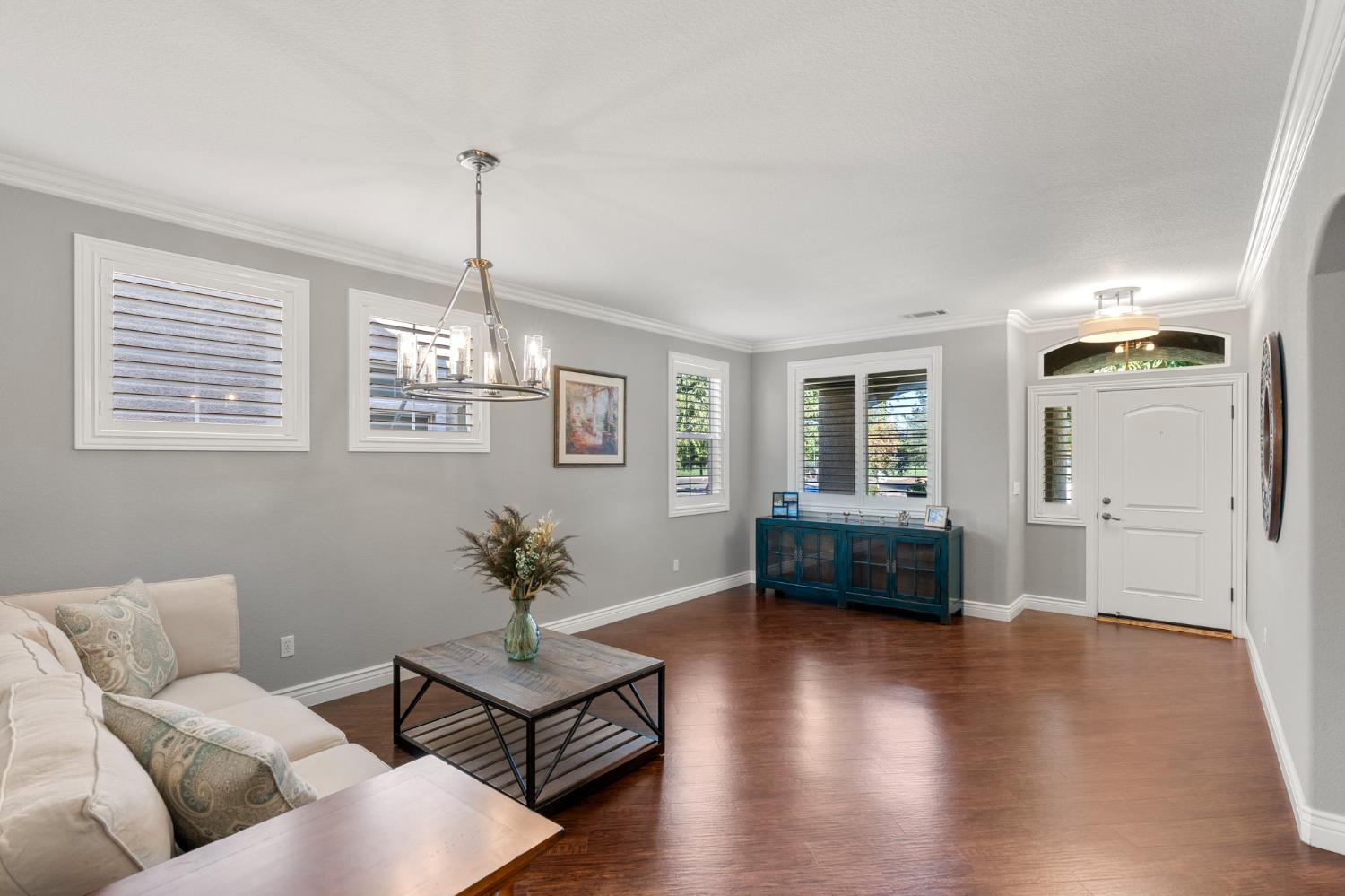 864 N Heartland Dr, Manteca, CA 95337