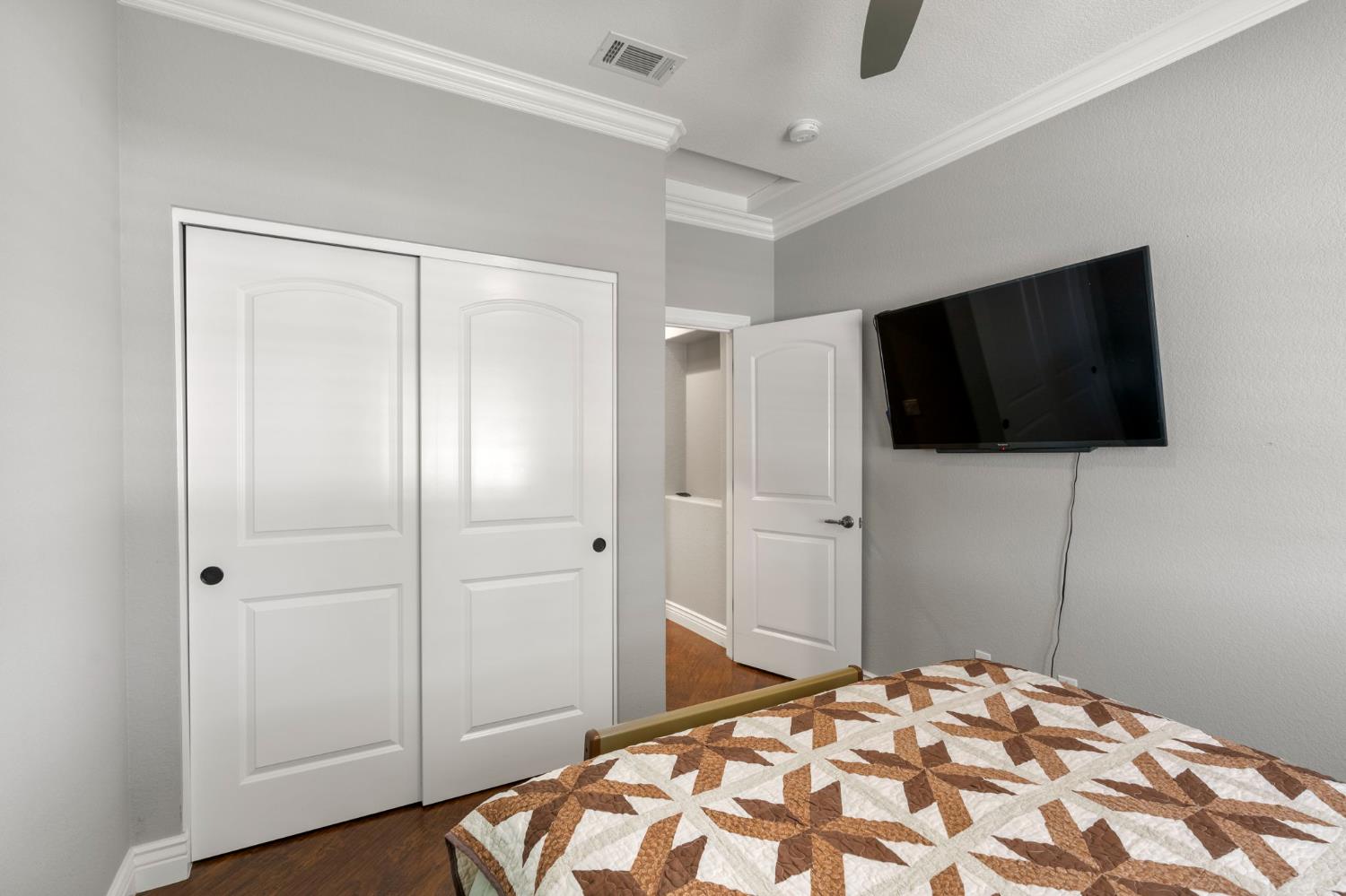 864 N Heartland Dr, Manteca, CA 95337