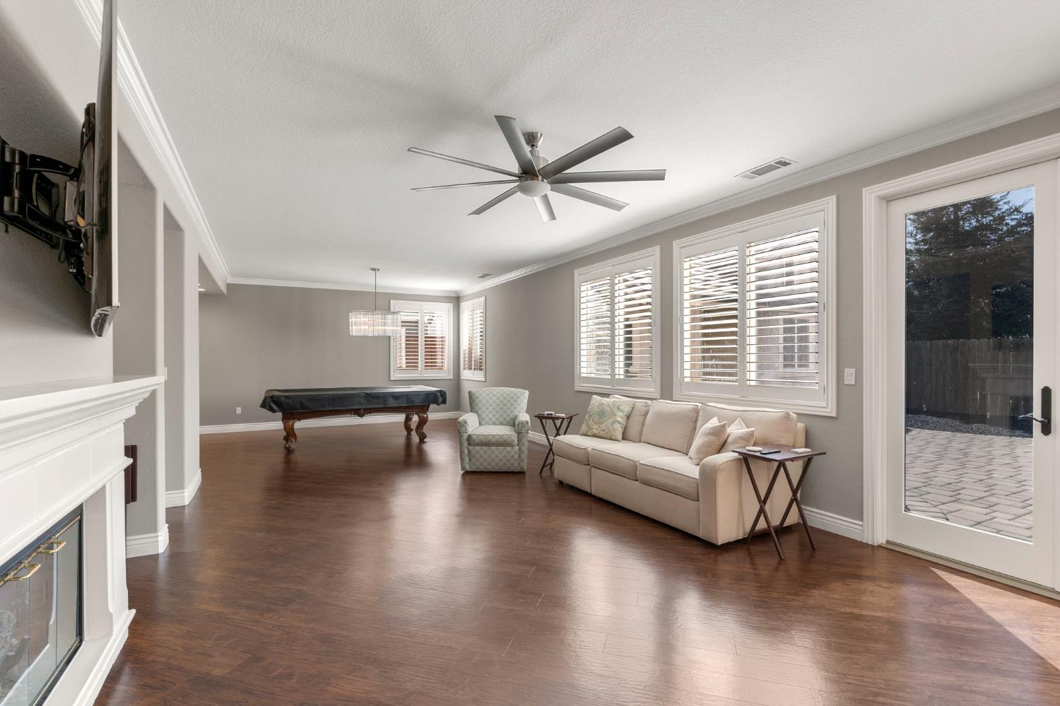 864 N Heartland Dr, Manteca, CA 95337