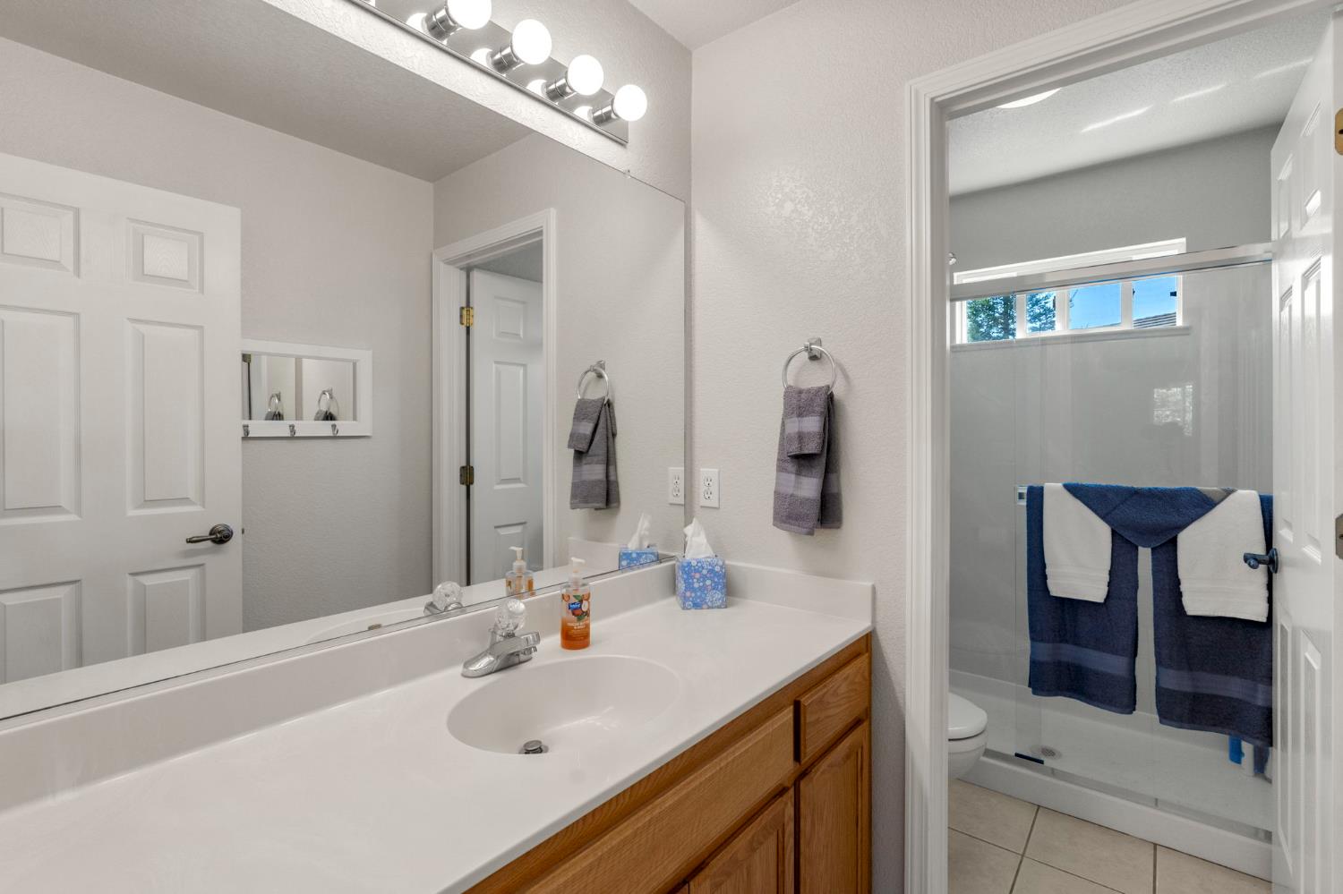 864 N Heartland Dr, Manteca, CA 95337