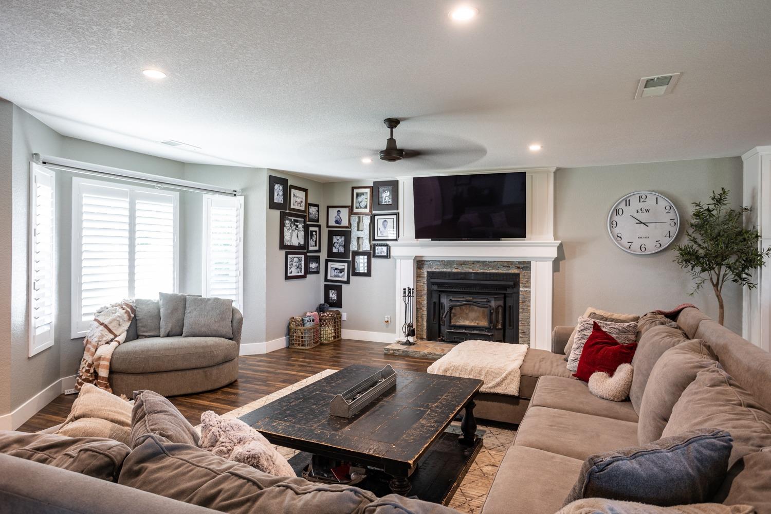 9337 Creekside Ln, Modesto, CA 95357