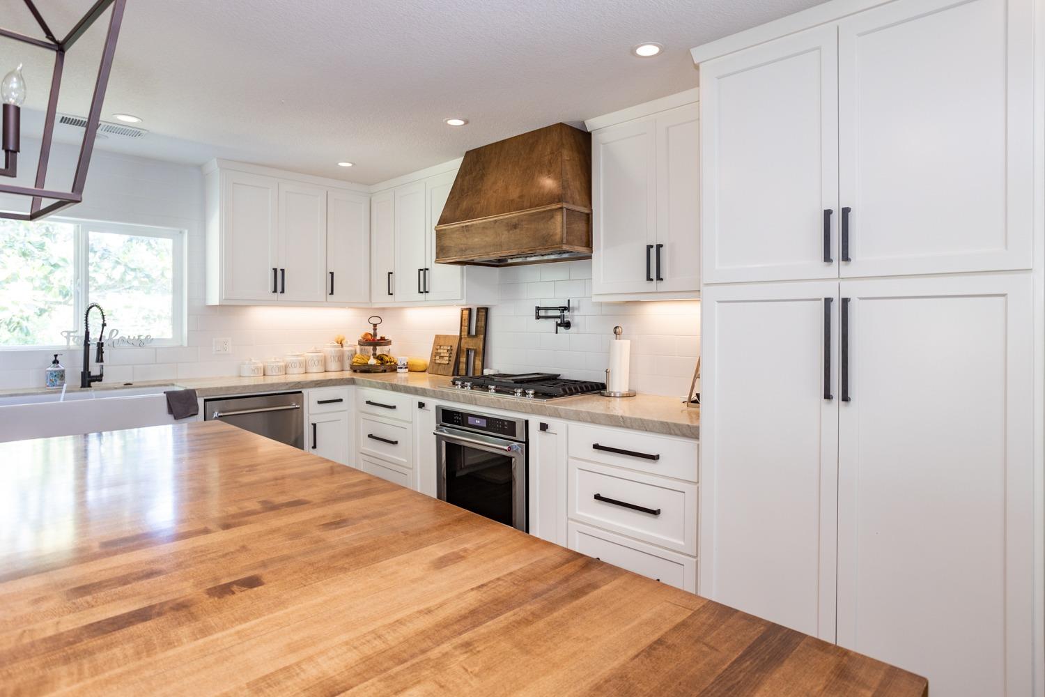 9337 Creekside Ln, Modesto, CA 95357