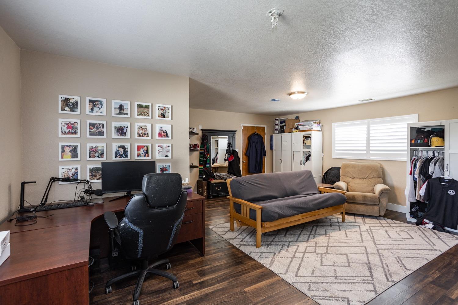 9337 Creekside Ln, Modesto, CA 95357