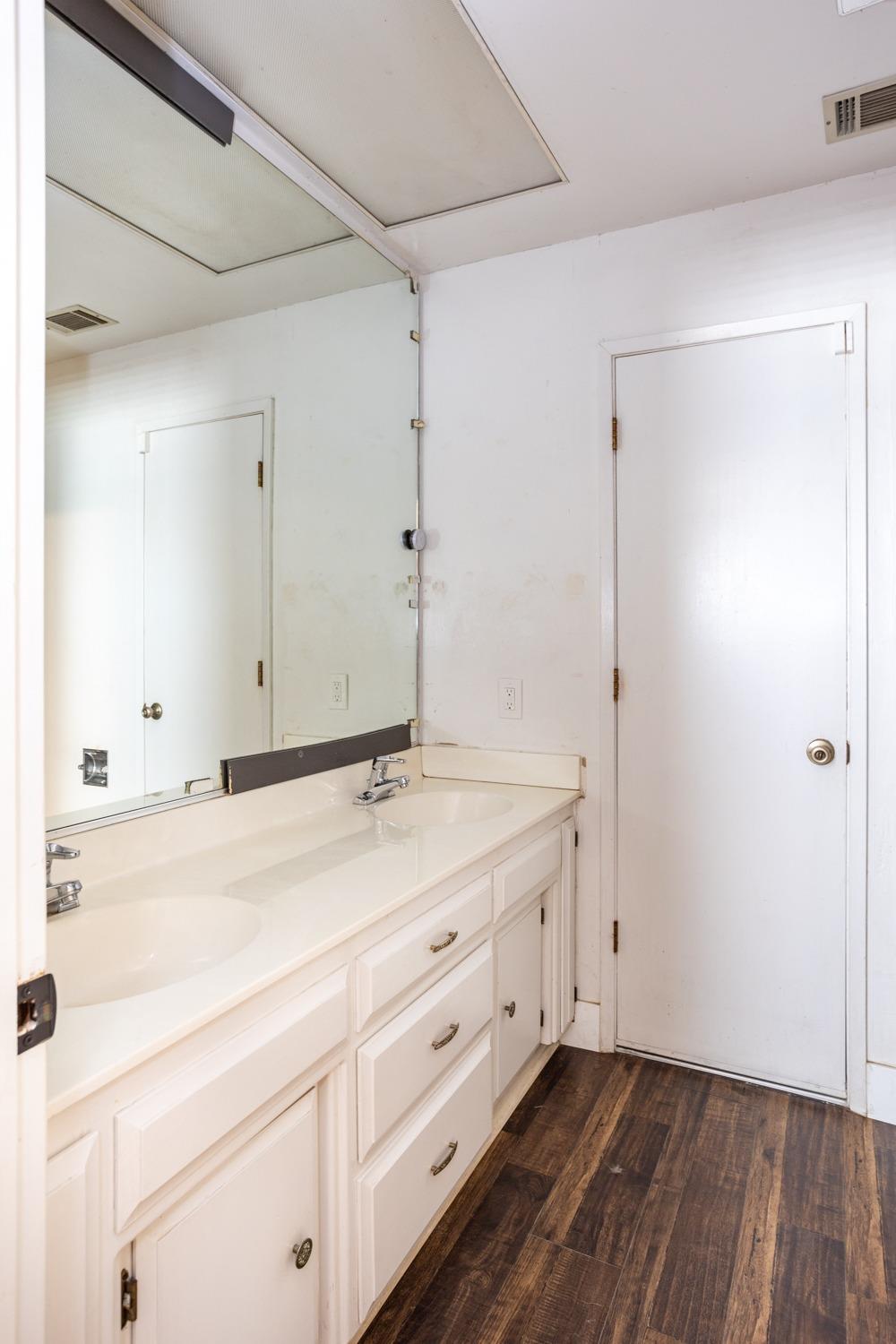 9337 Creekside Ln, Modesto, CA 95357