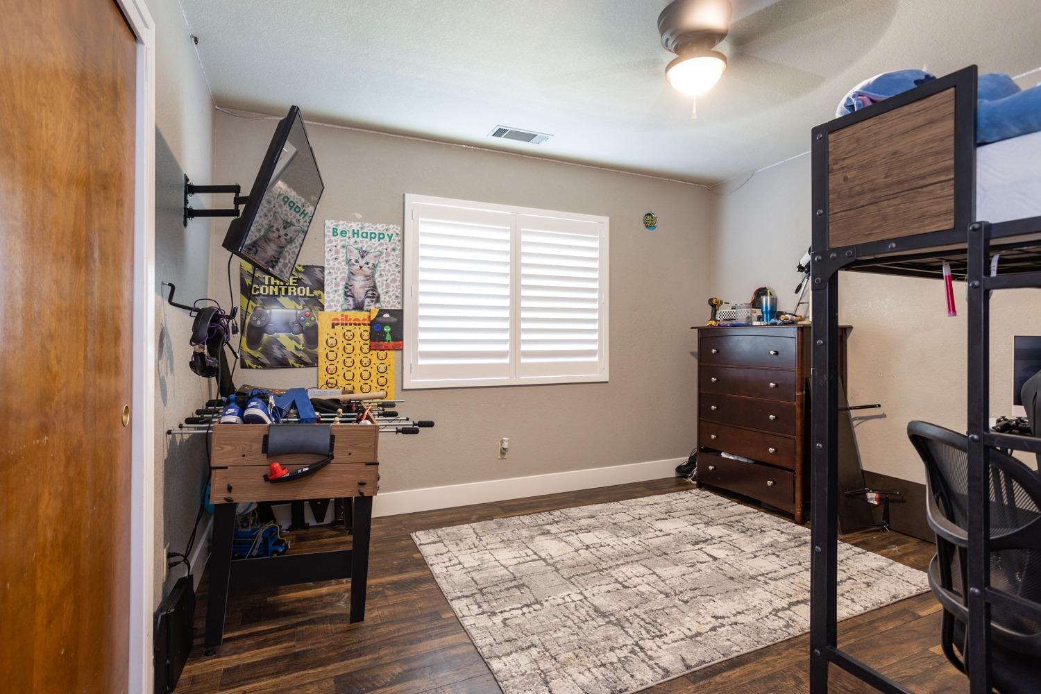 9337 Creekside Ln, Modesto, CA 95357