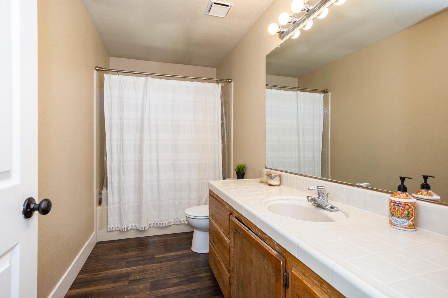 9337 Creekside Ln, Modesto, CA 95357