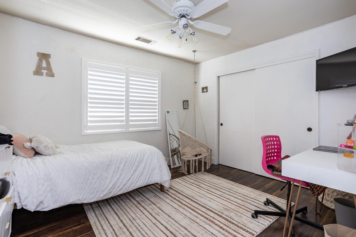 9337 Creekside Ln, Modesto, CA 95357