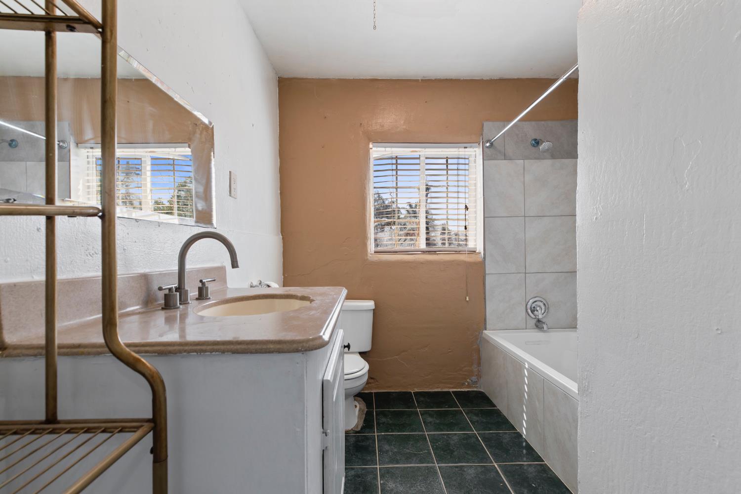 1823 Spokane St, Modesto, CA 95358