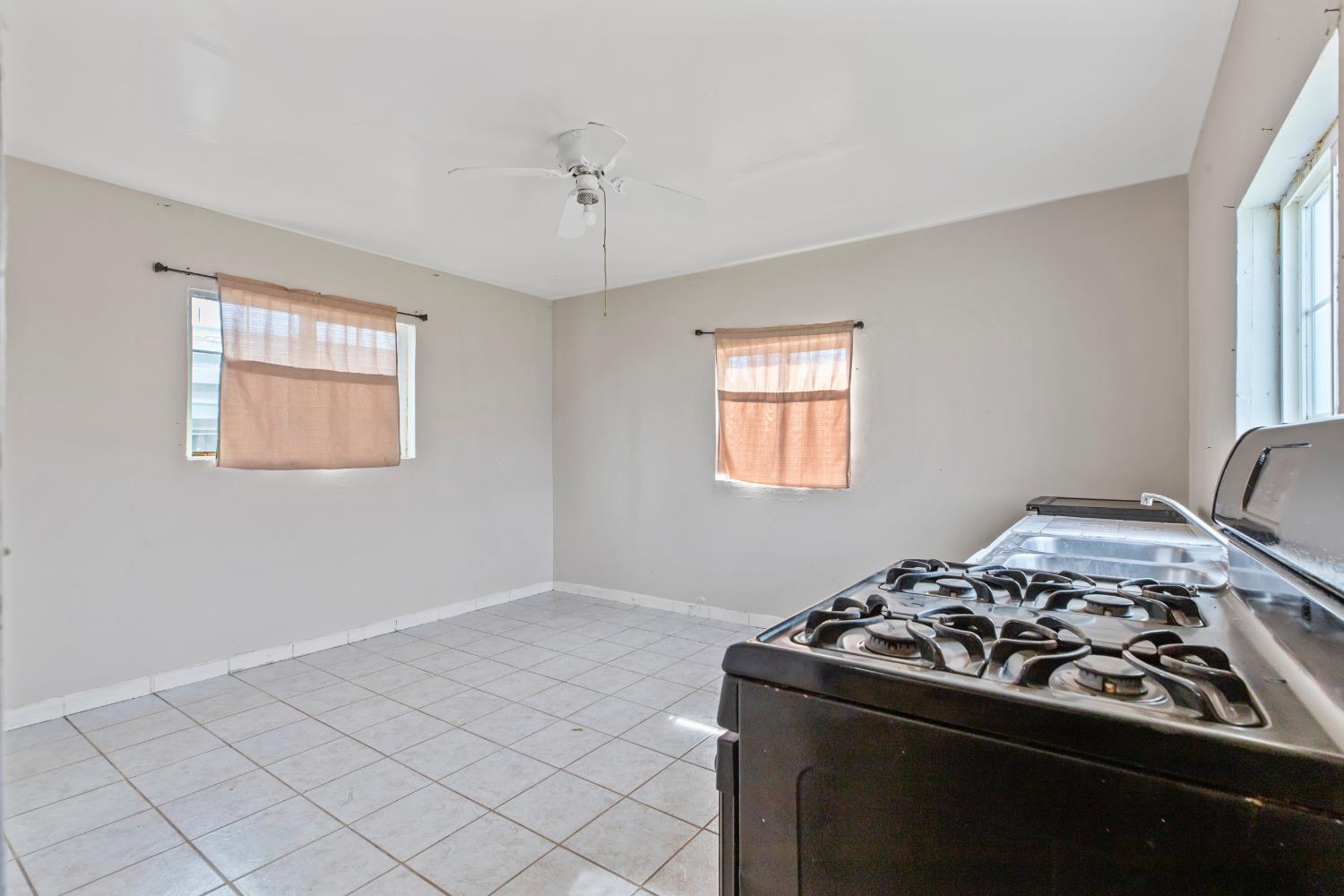 1823 Spokane St, Modesto, CA 95358