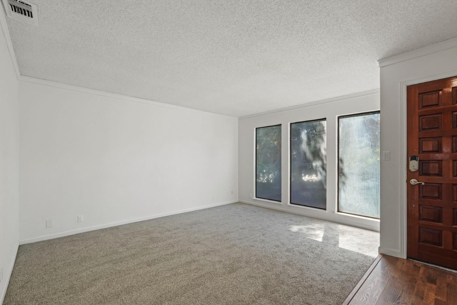 819 Wawona St, Manteca, CA 95337