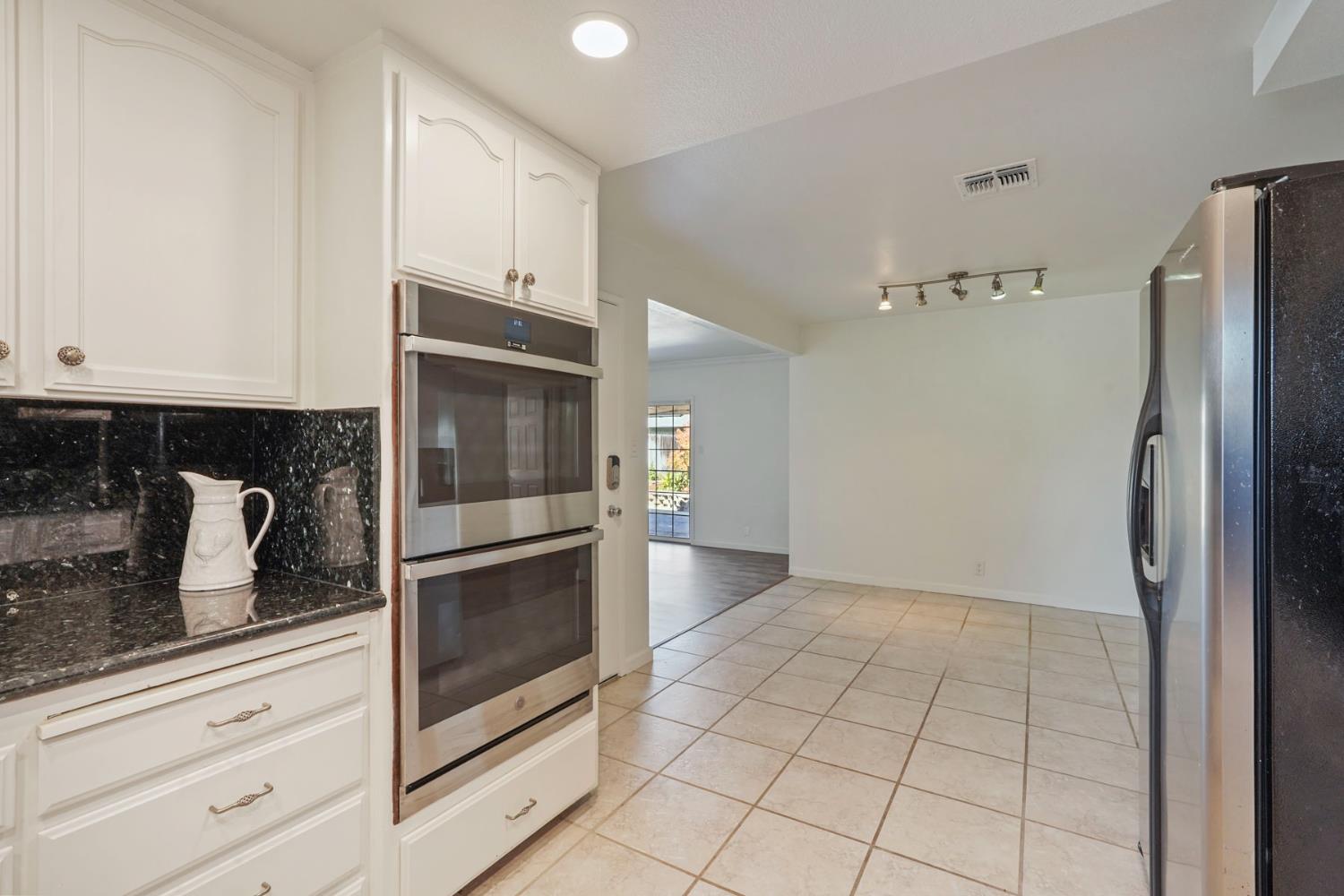 819 Wawona St, Manteca, CA 95337