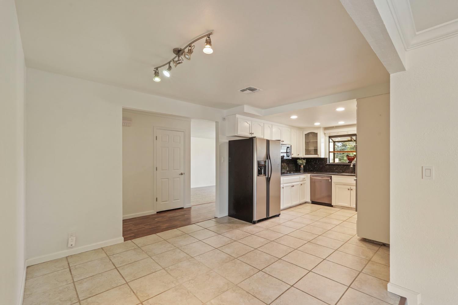 819 Wawona St, Manteca, CA 95337