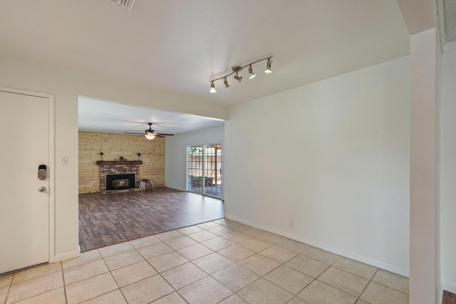 819 Wawona St, Manteca, CA 95337